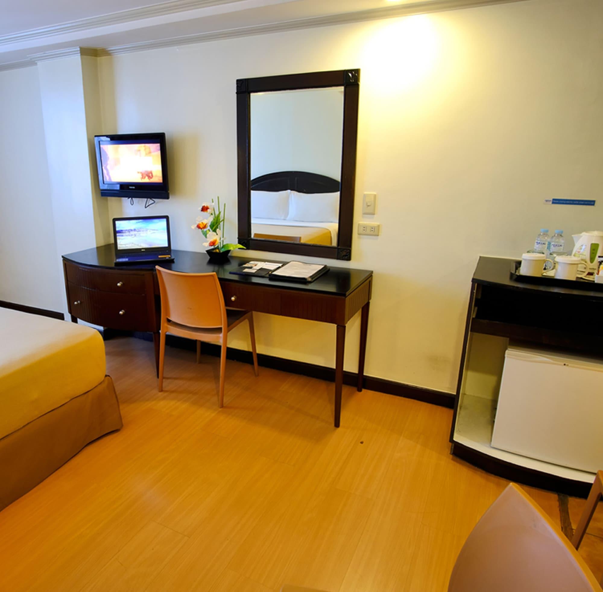 Fersal Hotel Neptune Makati Makati City Exterior foto