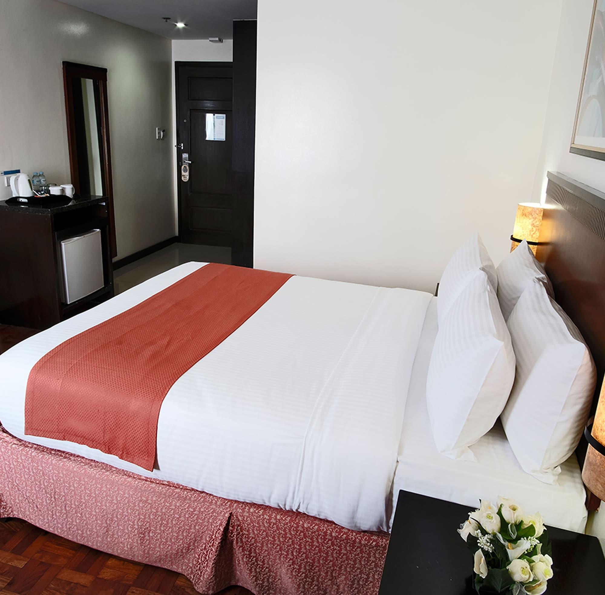 Fersal Hotel Neptune Makati Makati City Exterior foto