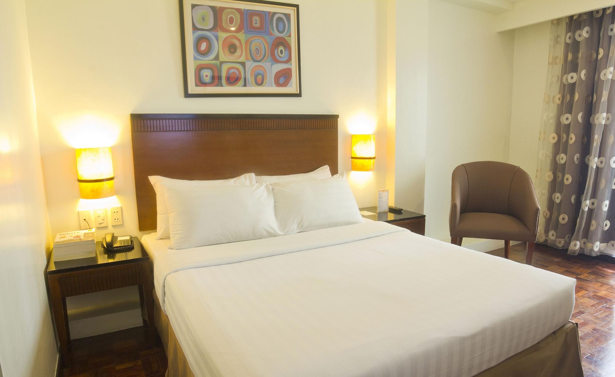 Fersal Hotel Neptune Makati Makati City Exterior foto