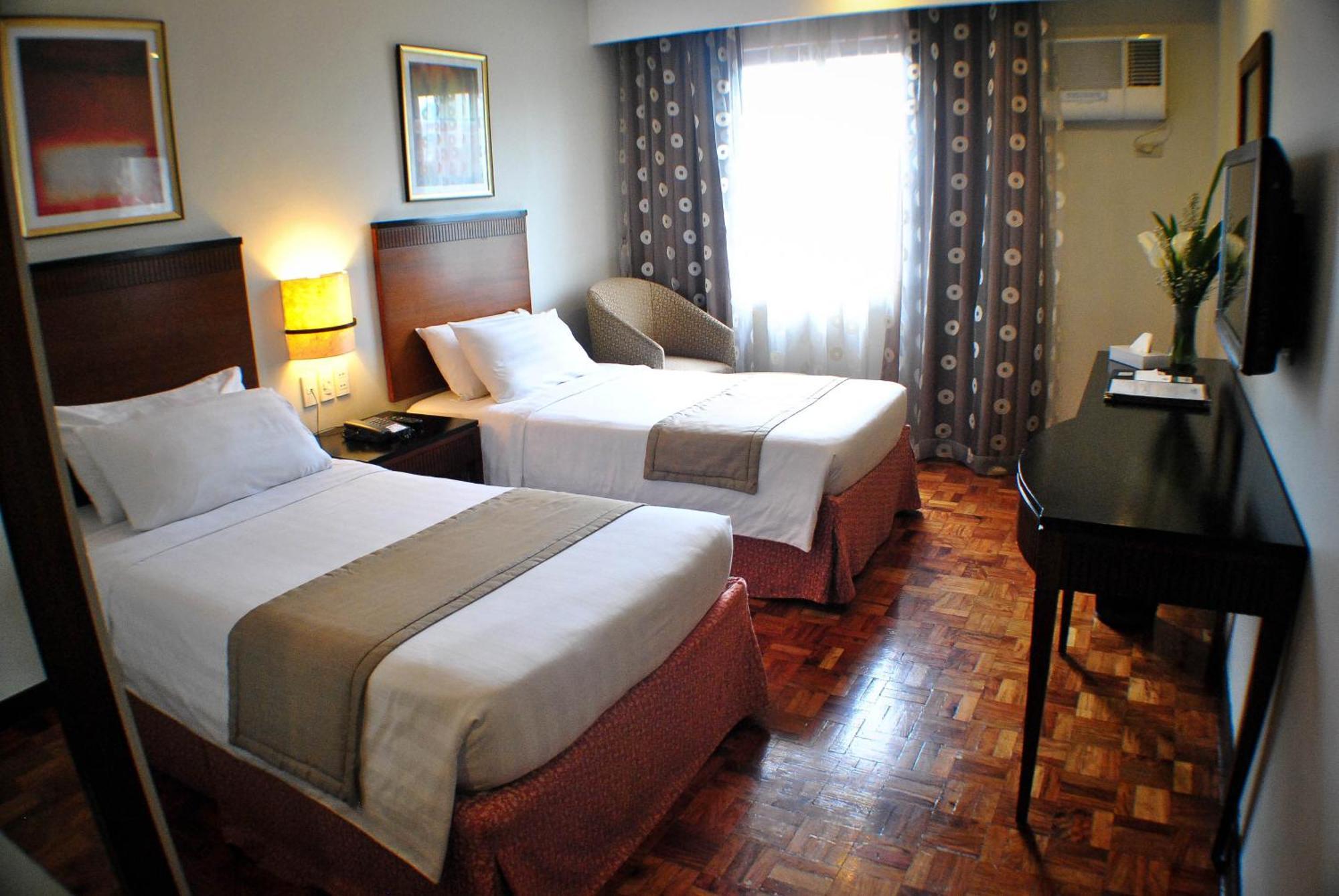 Fersal Hotel Neptune Makati Makati City Exterior foto