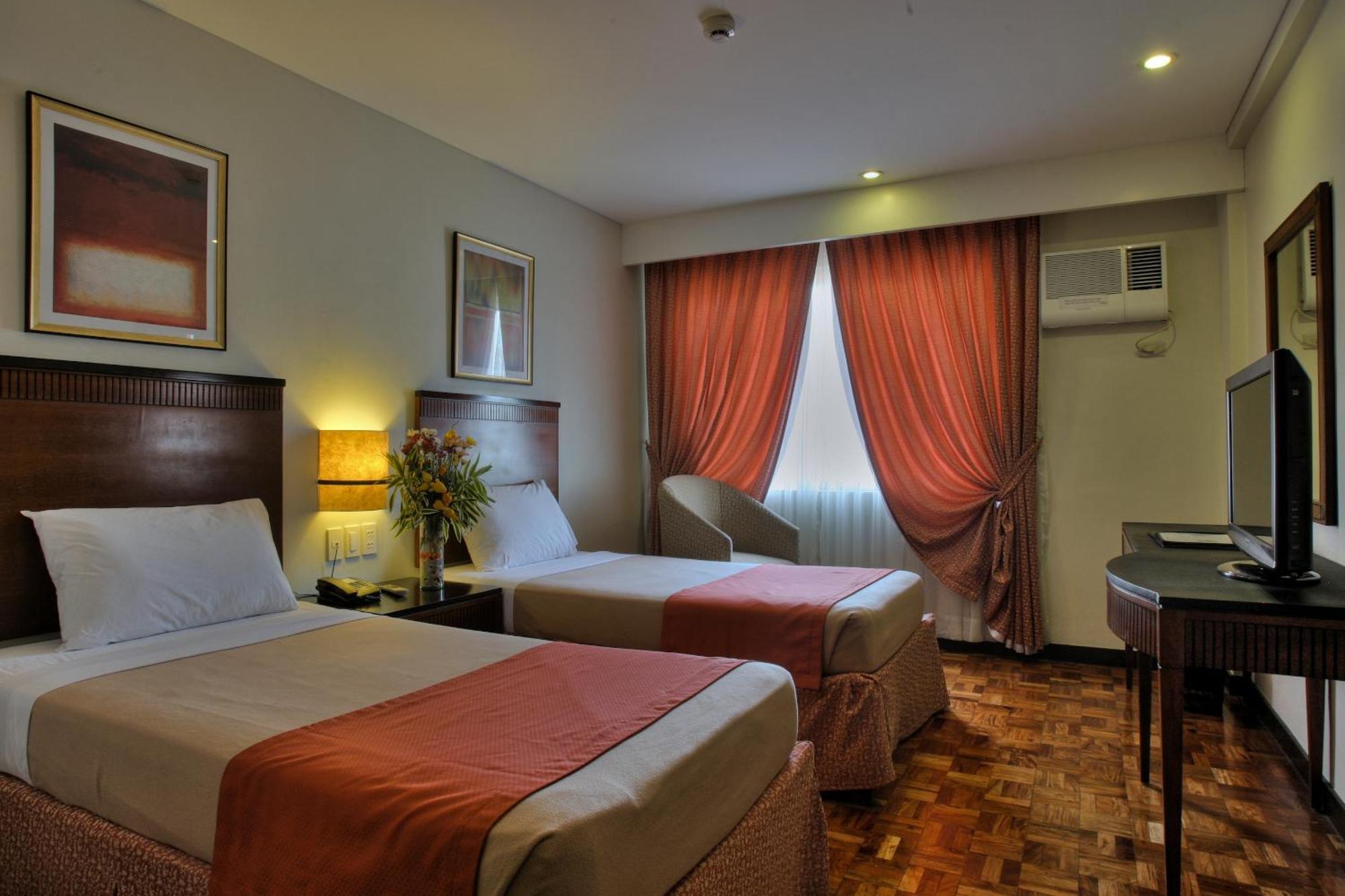 Fersal Hotel Neptune Makati Makati City Exterior foto