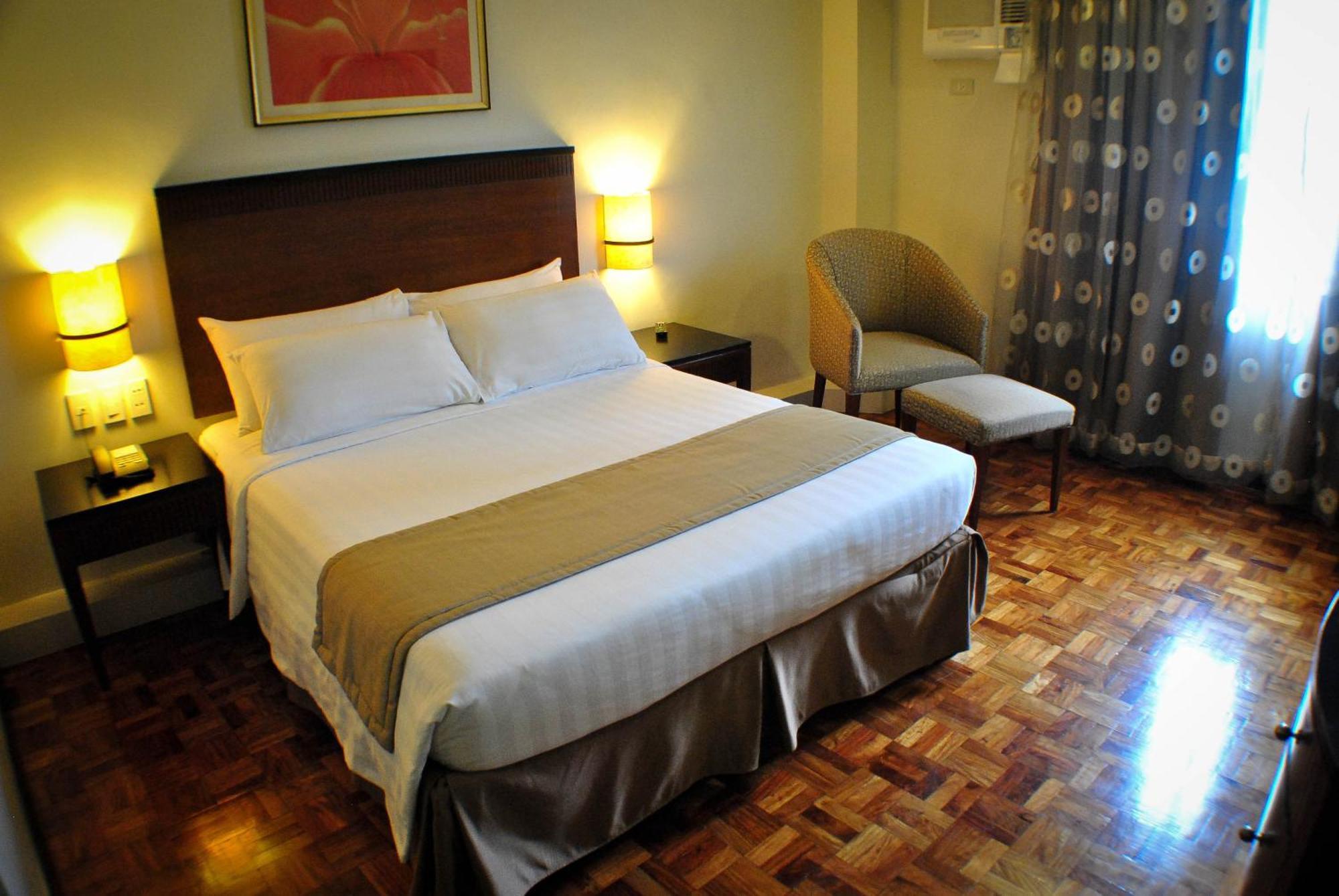 Fersal Hotel Neptune Makati Makati City Exterior foto