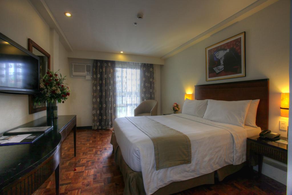 Fersal Hotel Neptune Makati Makati City Exterior foto
