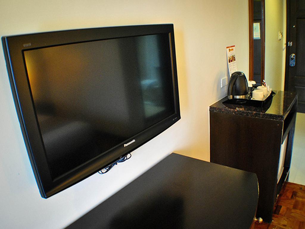 Fersal Hotel Neptune Makati Makati City Exterior foto
