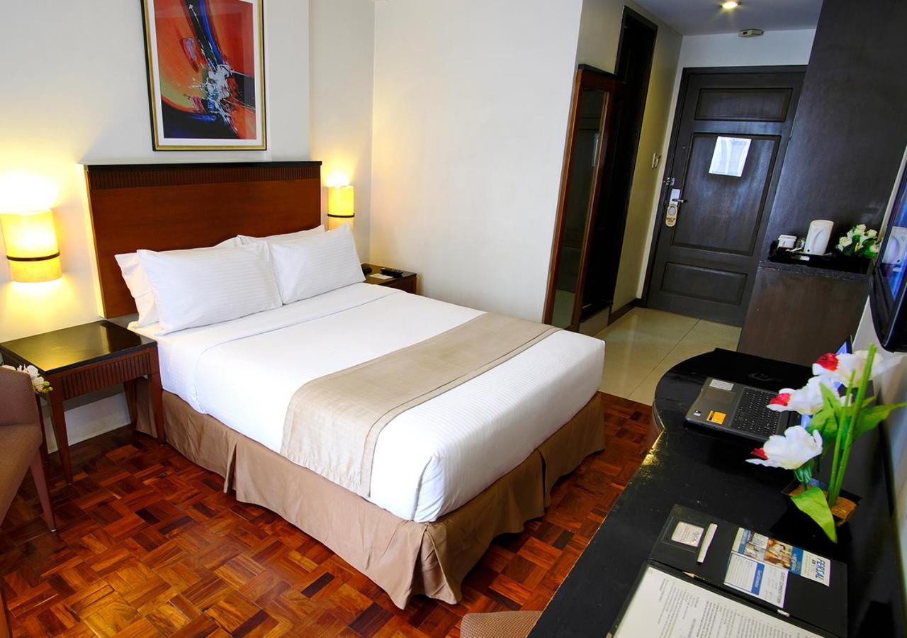 Fersal Hotel Neptune Makati Makati City Exterior foto
