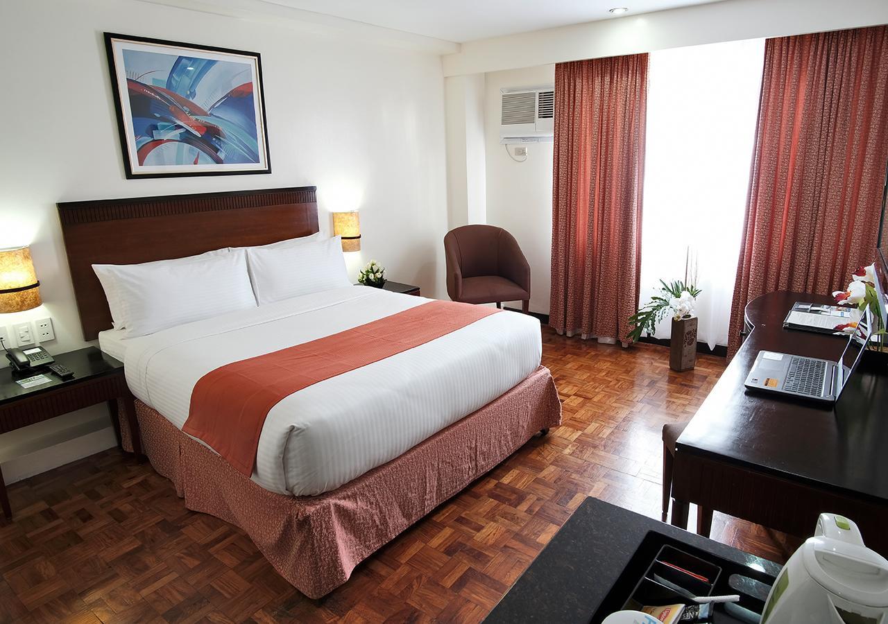 Fersal Hotel Neptune Makati Makati City Exterior foto