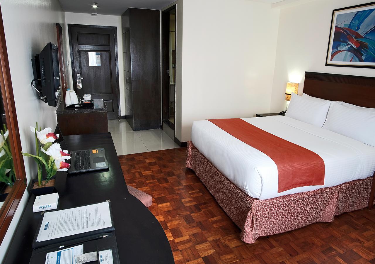 Fersal Hotel Neptune Makati Makati City Exterior foto