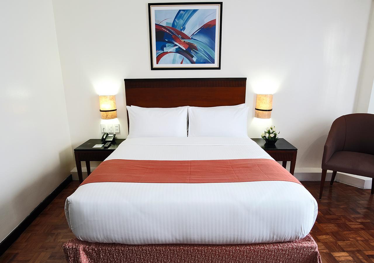 Fersal Hotel Neptune Makati Makati City Exterior foto
