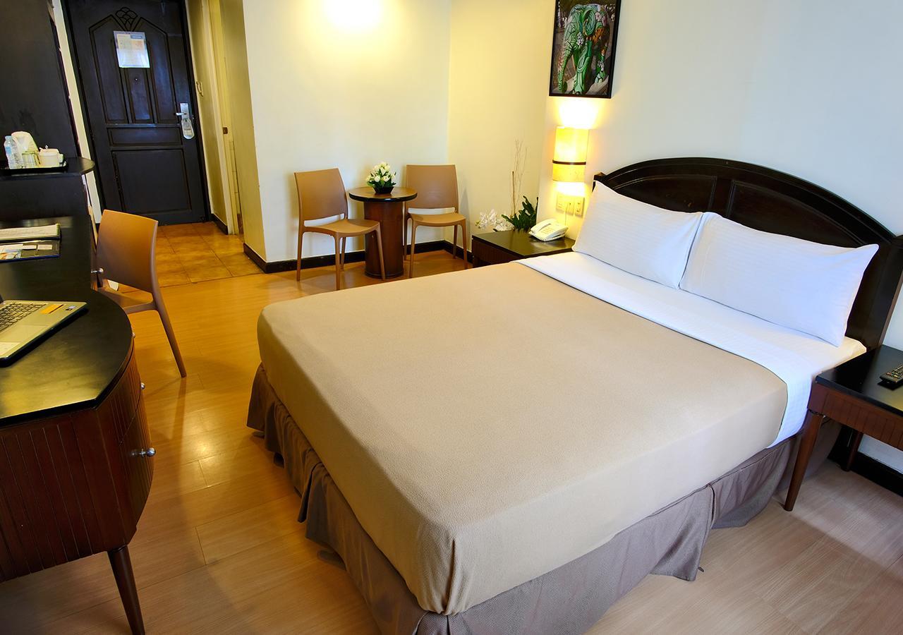 Fersal Hotel Neptune Makati Makati City Exterior foto
